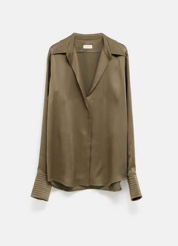 Camisa con cuello abierto