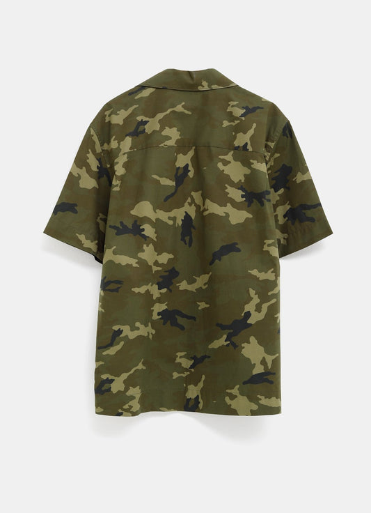 Camisa con estampado camo para hombre